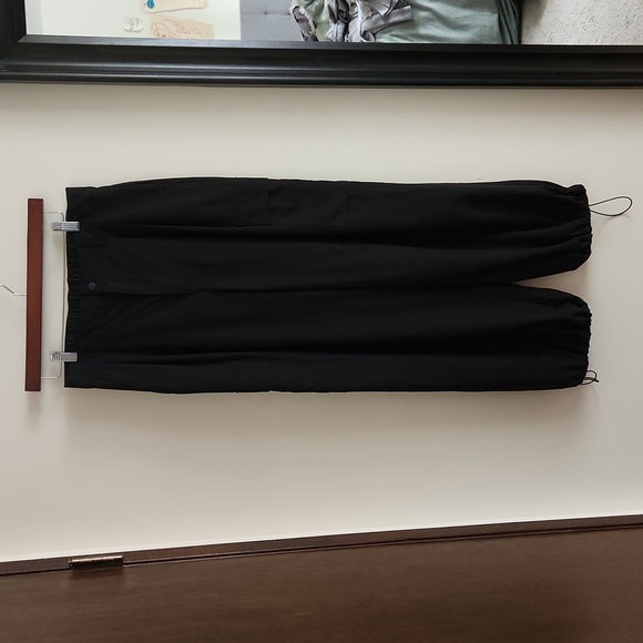 GapFit To Go Cargo Parachute Pant - Picture 2 of 8